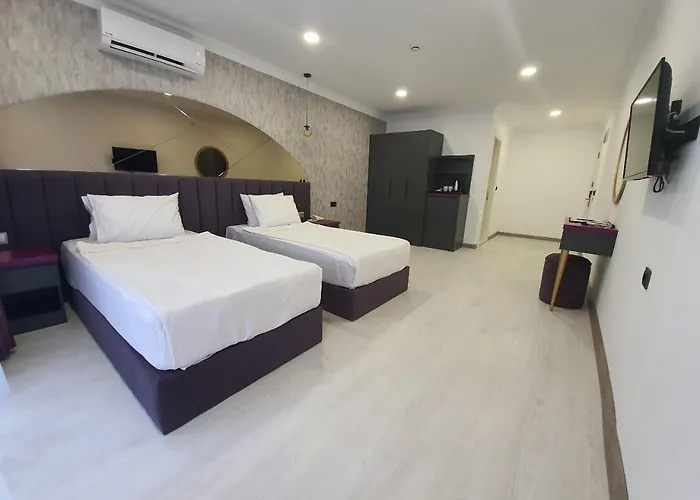 Karikatuer Bi Hotel